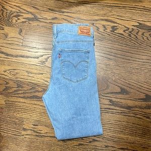 Women Levi jeans